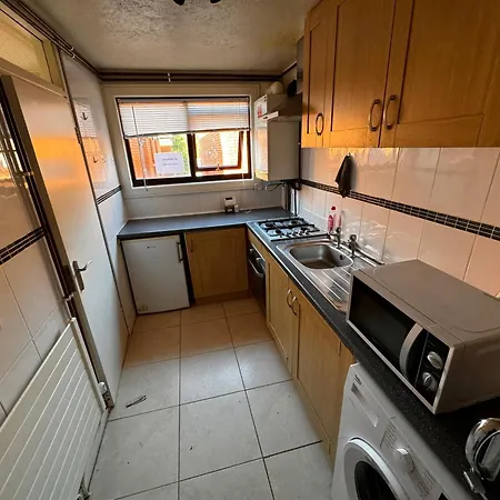 Two-Bedroom Flat Close To Uni & Shopping Center With Free Parking Coventry Exterior photo