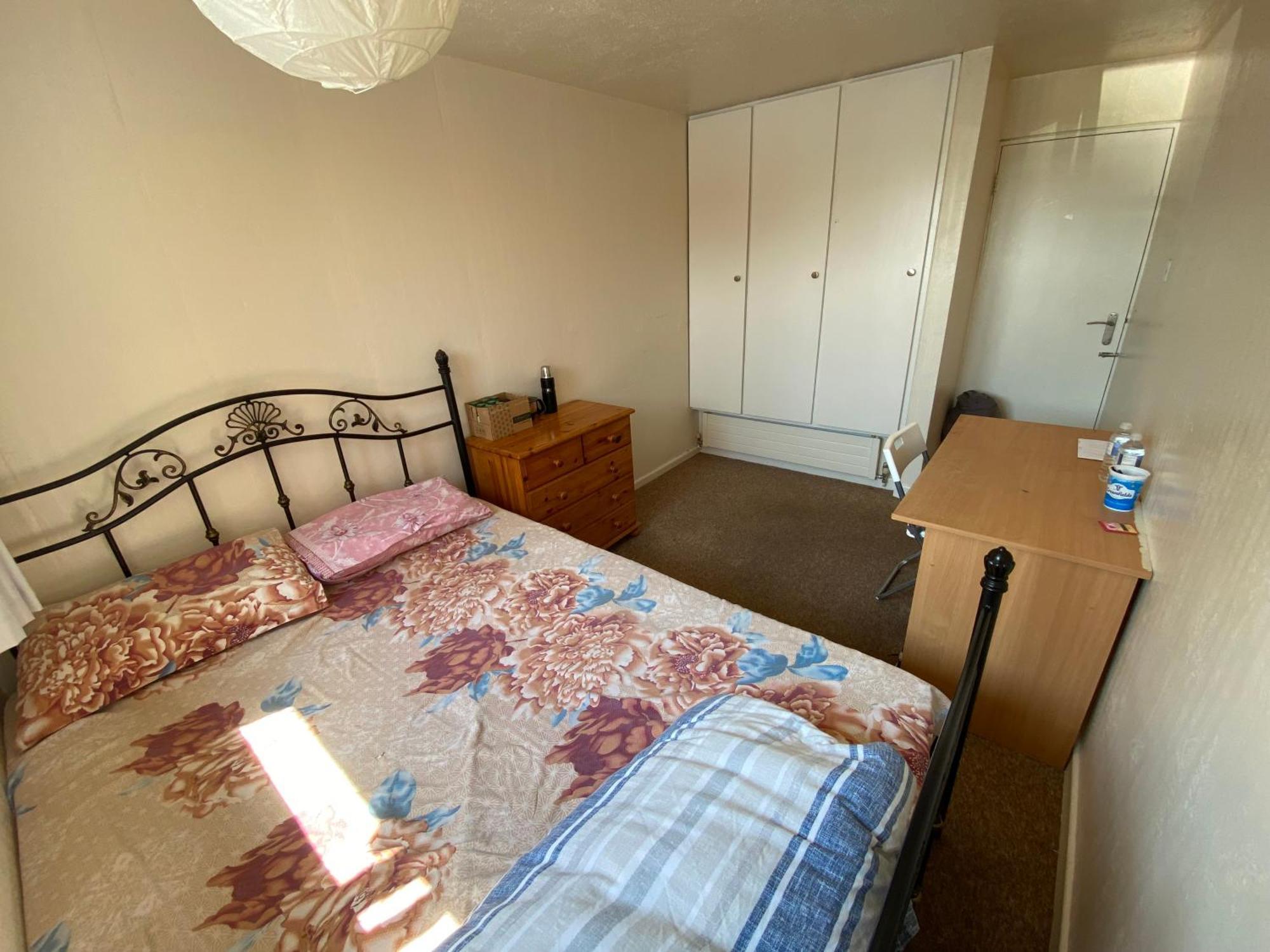 Two-bedroom Flat Close To Uni & Shopping Center With Free Parking Apartment